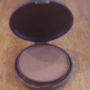 Fara Homidi Bronzer